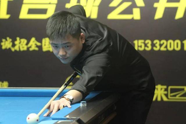 奔酋长球场 奔酋长球场